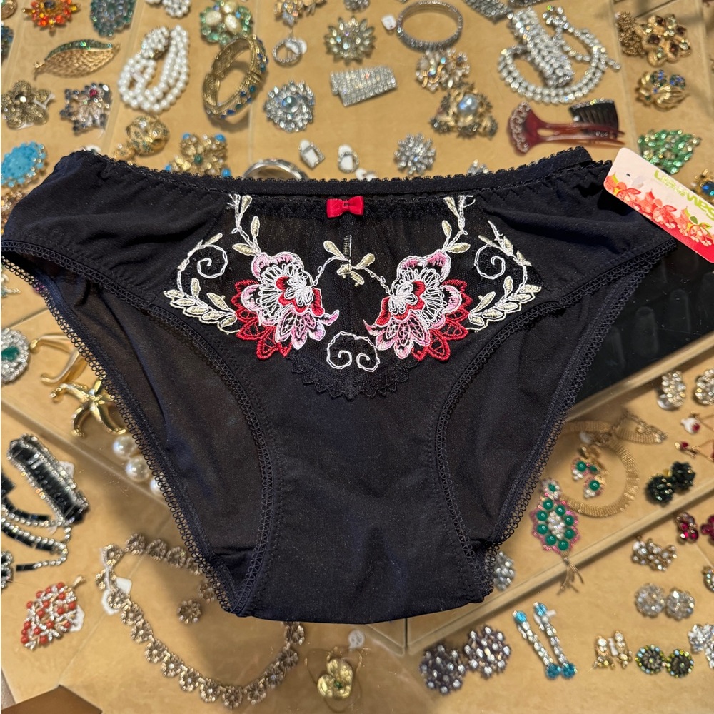 Sawren intimates lady millions panty brief. Made in Poland. NWT’s